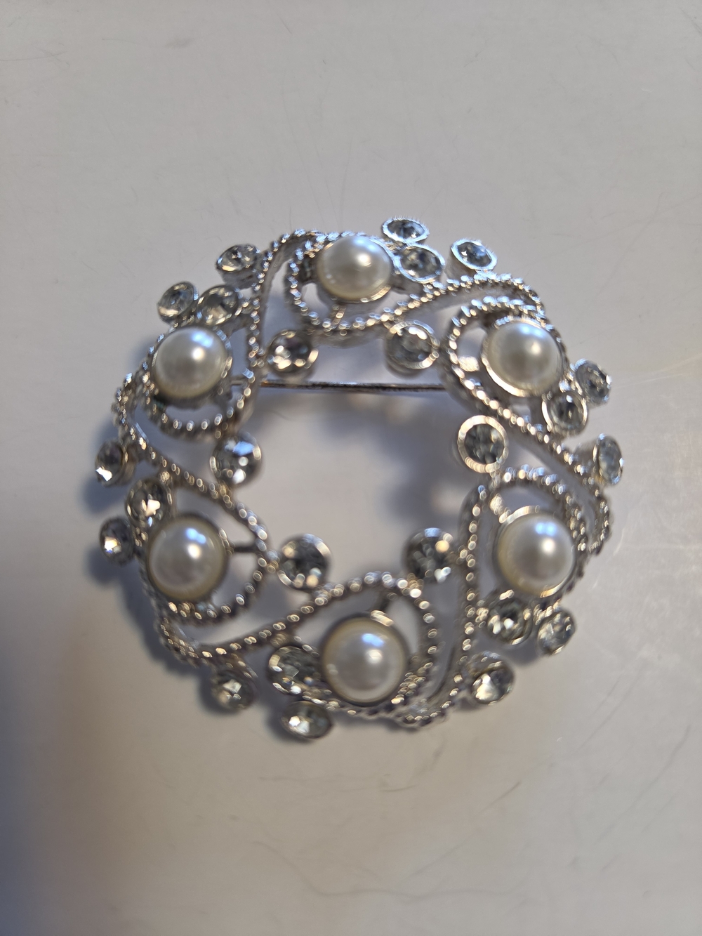 Vtg Napier Silver-Tone Faux Pearl & Rhinestone Wreath Brooch with Box